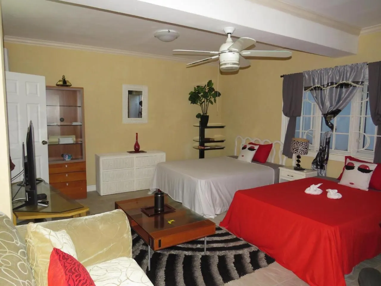 Top Klass Villas Kingston Homestay