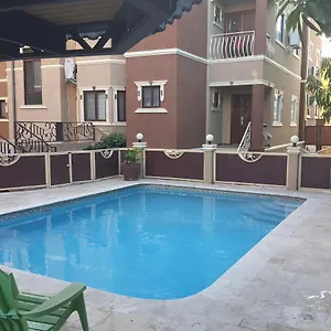 Apartment Island Odyssey - Where Comfort Meets Experience., Kingston