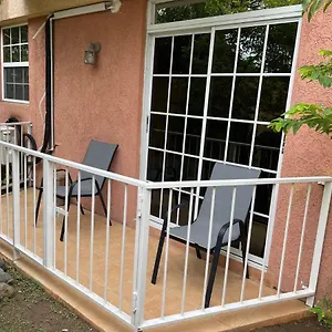 Apartment Kingstons Finest - Centrally Elegant, Kingston